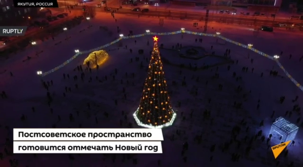 Видео Sputnik. Новогодние украшения на улицах городов ближнего зарубежья  - Sputnik Ўзбекистон