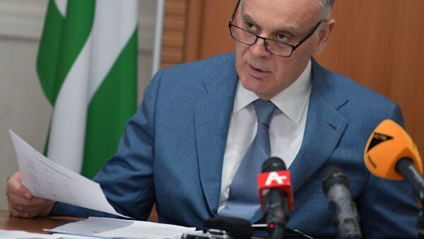 Prezident Abxazii Aslan Bjaniya - Sputnik Oʻzbekiston
