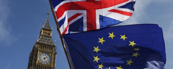 Флаги Великобритании и ЕС - Sputnik Узбекистан