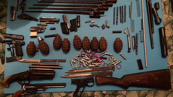 Кадры задержания торговцев оружием сотрудниками ФСБ - Sputnik Ўзбекистон