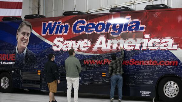 Предвыборная кампания сенатора Дэвида Пердью в Атланте, штат Джорджия - Sputnik Узбекистан