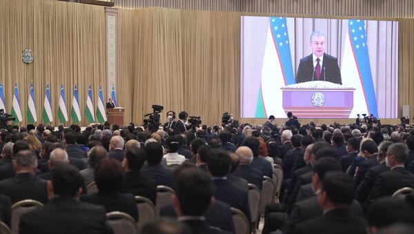Президент Узбекистана Шавкат Мирзиёев озвучил послание Олий Мажлису - Sputnik Узбекистан