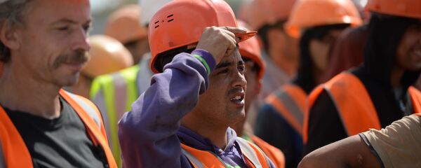 Rabochie na stroitelnoy ploshadke, illyustrativnoe foto - Sputnik O‘zbekiston