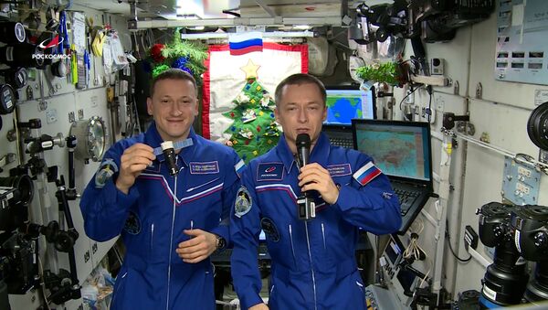 Космонавты Роскосмоса поздравили жителей Земли с Новым годом - Sputnik Ўзбекистон