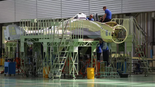 Сотрудники Российской самолетостроительной корпорации «МиГ» во время работы (14 июля 2017 года, Жуковский) - Sputnik Узбекистан