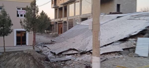 V Djizake obrushilas chast 6-etajnogo stroyashegosya doma - Sputnik O‘zbekiston