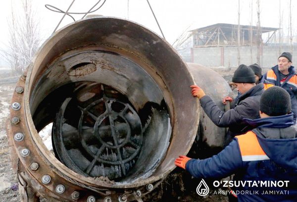 В Андижане из-за резкого похолодания лопнула водораспределительная задвижка - Sputnik Узбекистан