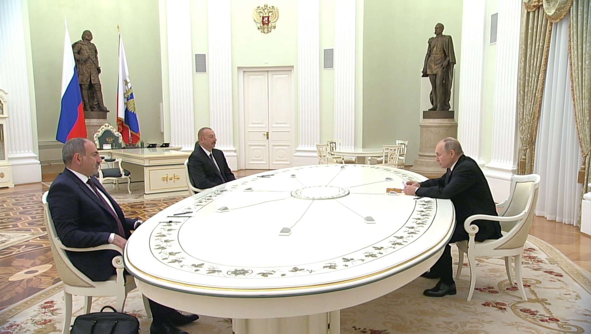 Многосторонние переговоры. Встреча Путина Алиева и Пашиняна в Москве. Встреча в Сочи Путина Алиева и Пашиняна.