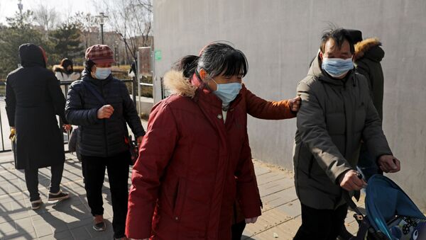 Люди в масках на улице Пекина - Sputnik Узбекистан