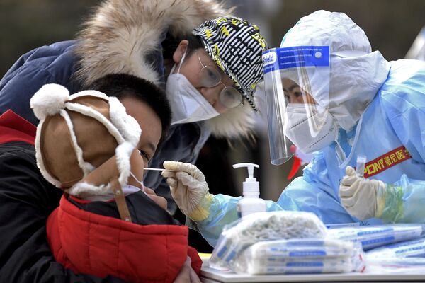 Тестирование на коронавирус в Китае. - Sputnik Узбекистан