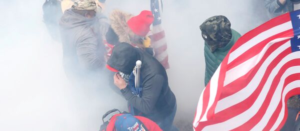 Storonniki Donalda Trampa u zdaniya Kongressa SShA v Vashingtone - Sputnik O‘zbekiston