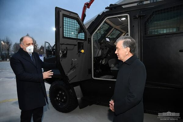 Шавкат Мирзиёев посетил Академию Вооруженных сил - Sputnik Ўзбекистон