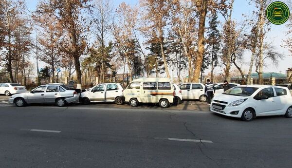 DTP s uchastiyem 5 mashin v Uchtepinskom rayone Tashkenta - Sputnik O‘zbekiston