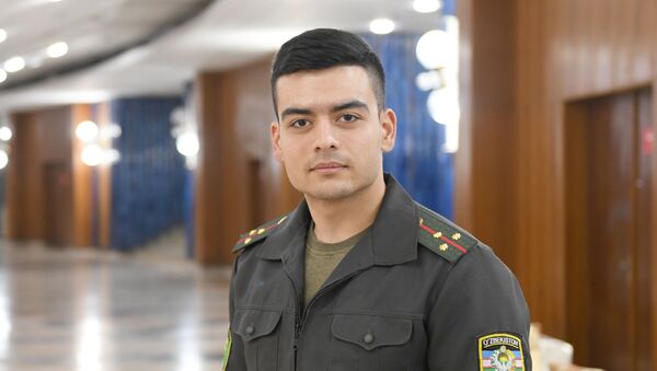 Капитан команды КВН Крупный калибр старший лейтенант Ахат Исмаилов - Sputnik Узбекистан
