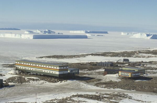 Stansiya Molodejnaya, otkritaya na poberejye morya Kosmonavtov - osnovnaya baza sovetskix antarkticheskix ekspeditsiy. - Sputnik O‘zbekiston