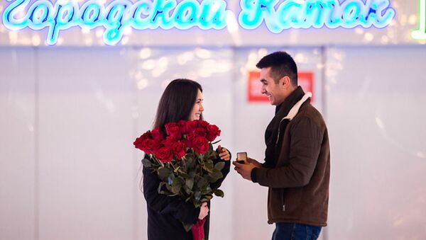 Романтичный Ташкент: парень сделал предложение девушке на городском катке - фото - Sputnik Узбекистан