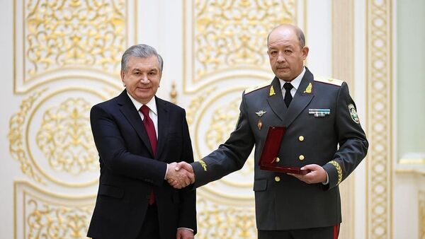 Президент наградил военнослужащих и сотрудников правоохранительных органов - Sputnik Узбекистан