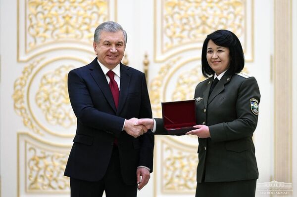 Президент наградил военнослужащих и сотрудников правоохранительных органов - Sputnik Узбекистан