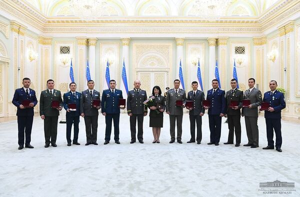 Президент наградил военнослужащих и сотрудников правоохранительных органов - Sputnik Узбекистан