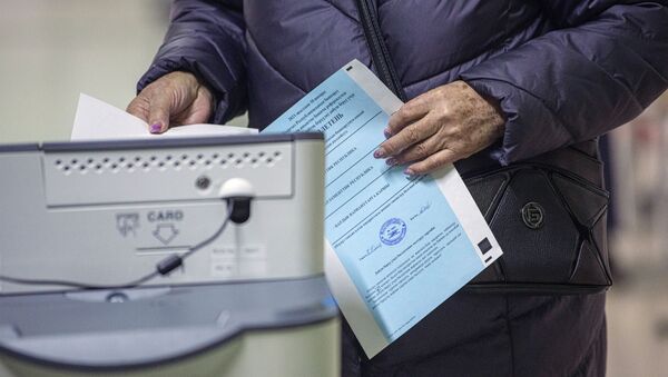 Досрочные выборы президента Кыргызстана и референдум по вопросу формы правления - Sputnik Узбекистан