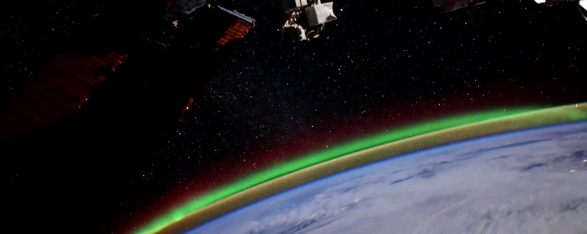 Видеофакт: космонавт запечатлел северное сияние с борта МКС - Sputnik Ўзбекистон, 1920, 16.01.2021