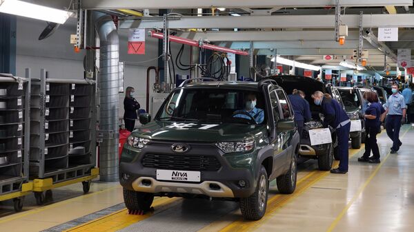 АвтоВАЗ начал производство новой Lada Niva Travel - Sputnik Узбекистан