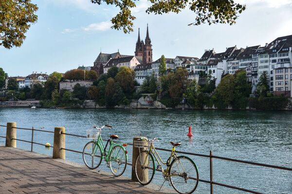 Базель – это город на реке Рейн на северо-западе Швейцарии, недалеко от границ с Францией и Германией. Сердце средневекового Старого города – Рыночная площадь, на которой возвышается ратуша XVI века из красного песчаника - Sputnik Узбекистан