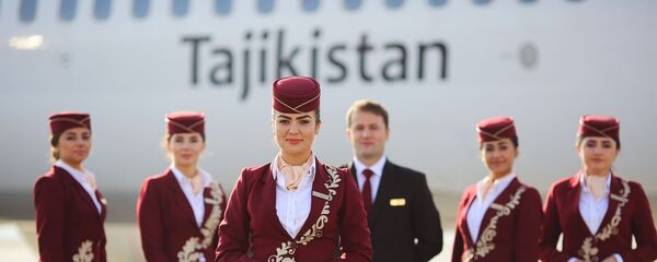 Somon Eyr predstavila novuyu uniformu dlya bortprovodnikov i pilotov - Sputnik O‘zbekiston