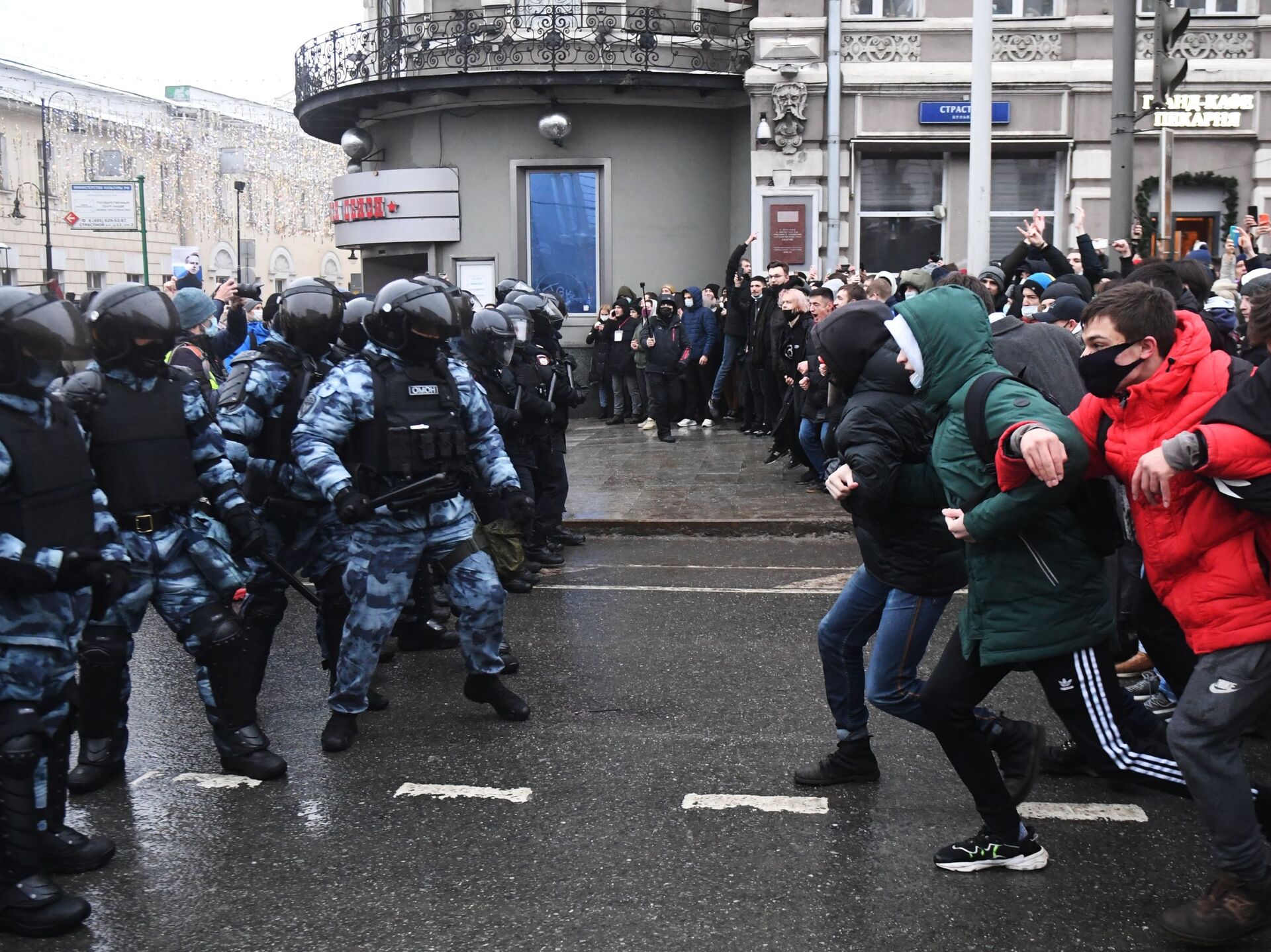 Протест против общества. Митинг Навального 23 января 2021 Москва. ОМОН на митинге 23 января 2021.
