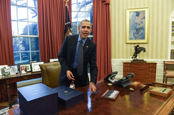 Президент США Барака Обама в Овальном кабинете, 2015 год. - Sputnik Узбекистан