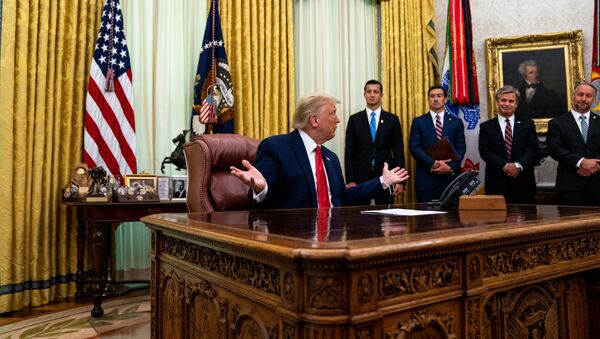 Президент США Дональд Трамп в Овальном кабинете в Белом доме, 2020 год - Sputnik Ўзбекистон