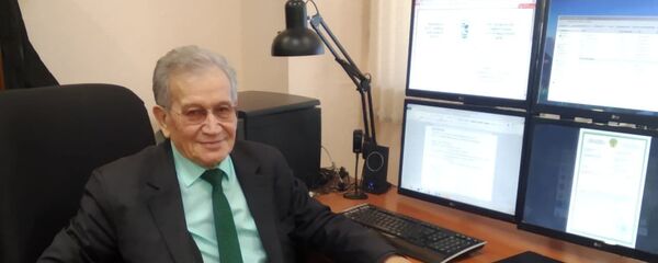 Председатель клуба авторской песни и поэзии Арча Тимур Валитов - Sputnik Узбекистан