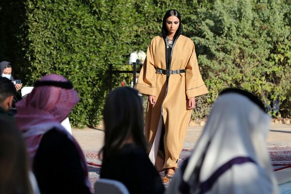 Модный показ саудовской принцессы Safia Hussain в Эр-Рияде. - Sputnik Узбекистан