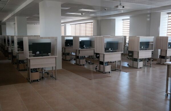 Зал для сдачи экзаменов по русскому языку - Sputnik Узбекистан