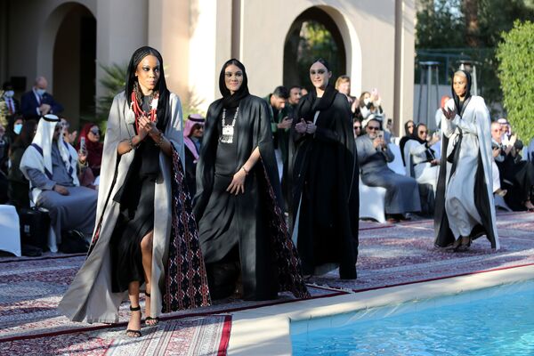 Saudiya malikasi va dizayner Safiya Xassainning moda namoyishi - Sputnik O‘zbekiston