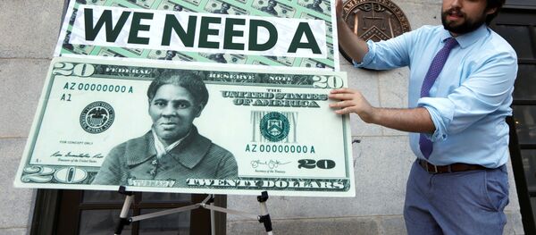 Байден планирует поместить портрет афроамериканки на 20-долларовую купюру - Sputnik Узбекистан