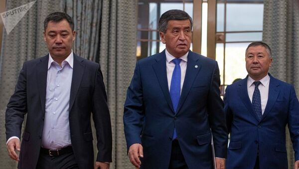 Izbranniy prezident KR Sadir Japarov i eks-glava gosudarstva Sooronbay Jeenbekov. Arxivnoe foto - Sputnik O‘zbekiston
