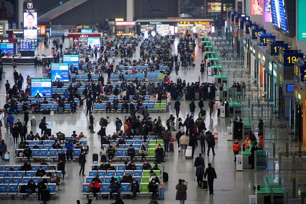 В первый день на главном железнодорожном вокзале Пекина туристического ажиотажа не наблюдалось. По оценкам, общее число пассажиров в этот раз было гораздо меньше, чем в прошлые годы. - Sputnik Узбекистан