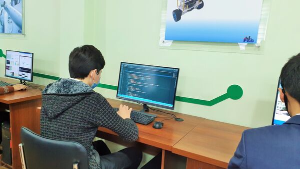 В Гулистане открылась школа с углубленным изучением информационных технологий - Sputnik Узбекистан