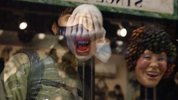 Карнавальные маски в магазине в Венеции  - Sputnik Узбекистан