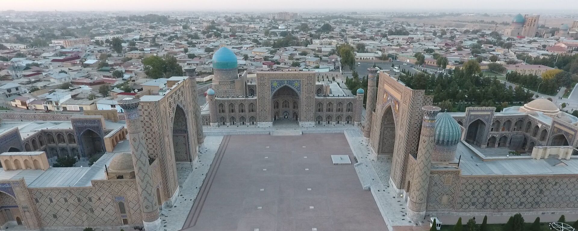 Вид сверху на площадь Регистан в Самарканде - Sputnik Ўзбекистон, 1920, 07.06.2021