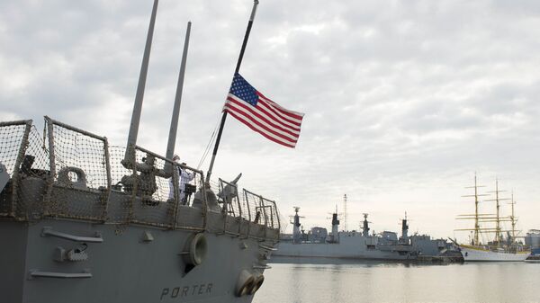 Флаг США развевается на борту американского эсминца Портер - Sputnik Узбекистан