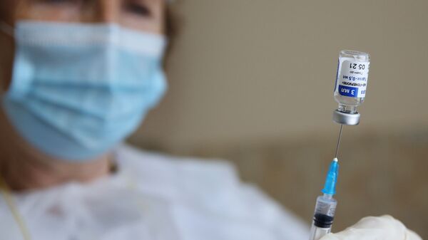 Массовая вакцинация от COVID-19 в России - Sputnik Узбекистан