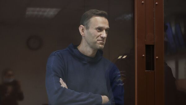 Алексей Навальный в зале Бабушкинского районного суда - Sputnik Узбекистан