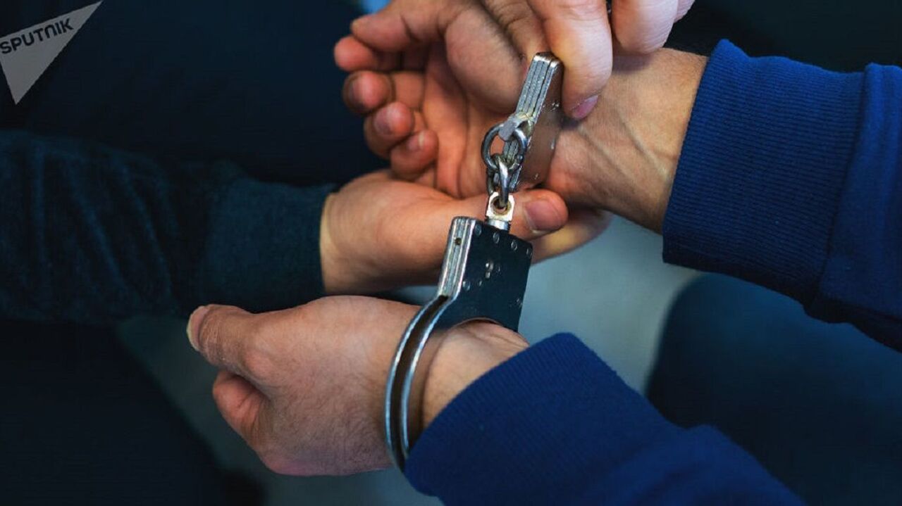 Uzun oyoqli sargish etikli porno onlayn