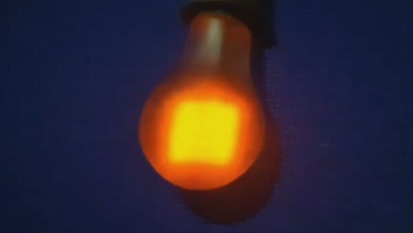 Лампочку, которая светит 95 лет, заботливо хранят в Беларуси - видео - Sputnik Ўзбекистон