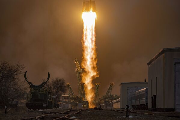 Запуск ракеты-носителя Союз-2.1а с грузовым кораблем Прогресс МС-16 c космодрома Байконур.  - Sputnik Узбекистан