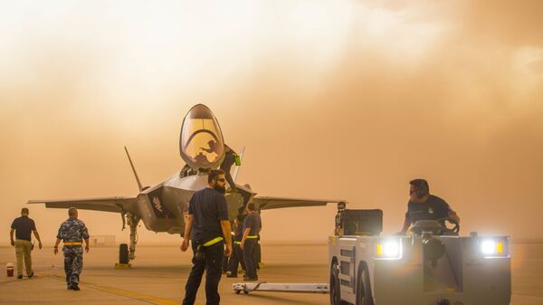 Istrebitel-bombardirovshik F-35 na voyenno-vozdushnoy baze Lyuk v Arizone  - Sputnik O‘zbekiston