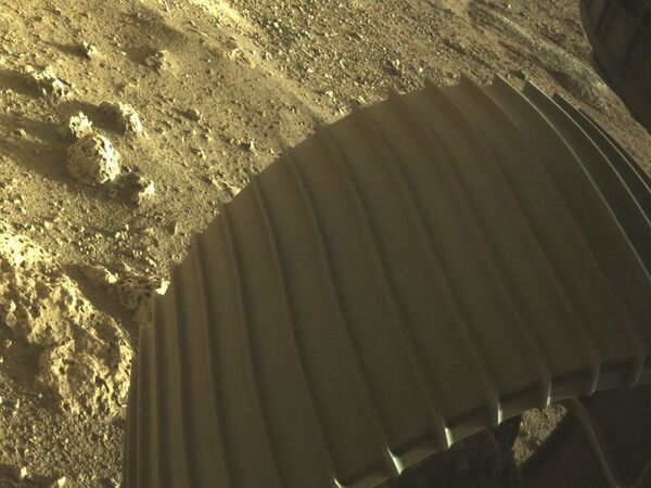 NASAning Perseverance Mars Rover qurilmasi olgan surat - Sputnik O‘zbekiston