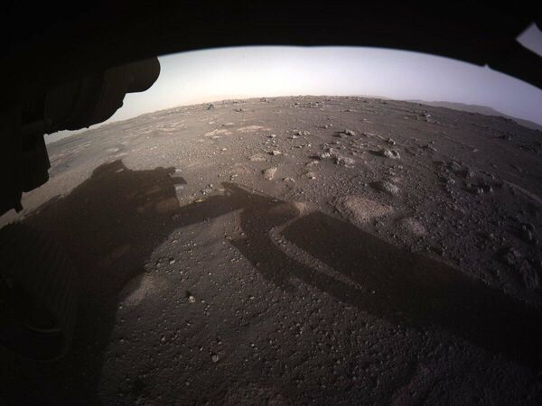 NASAning Perseverance Mars Rover qurilmasi  Rover Down-Look Camera yordamida olgan surati - Sputnik O‘zbekiston
